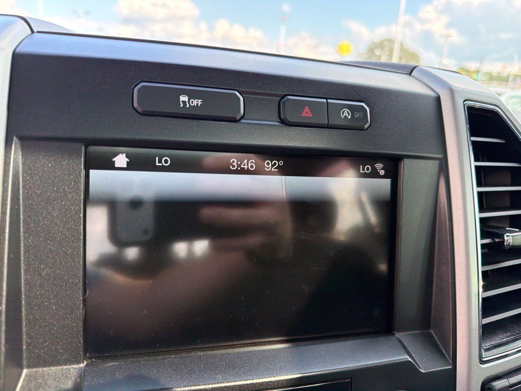 Used 2018 Ford F150 Lariat w/ Equipment Group 502A Luxury AWD/4WD image 14