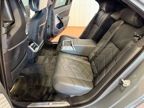 Used 2023 BMW 760i xDrive AWD/4WD image 24