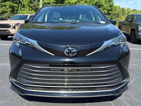 New 2026 Toyota Sienna Platinum AWD/4WD image 8