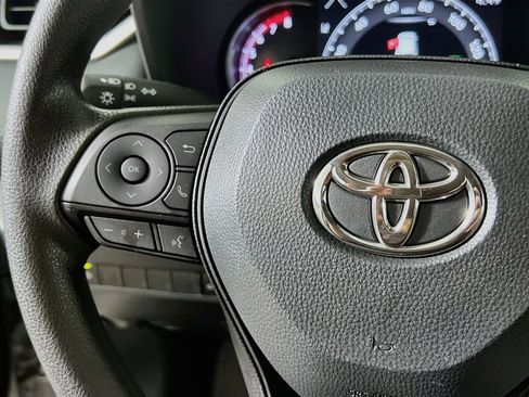 Used 2024 Toyota RAV4 XLE w/ Convenience Package FWD image 19