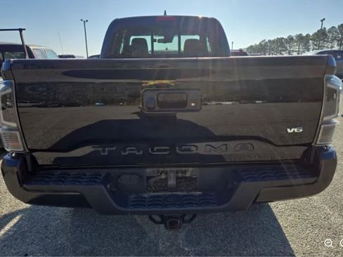 Used 2019 Toyota Tacoma TRD Sport w/ Technology Package image 6