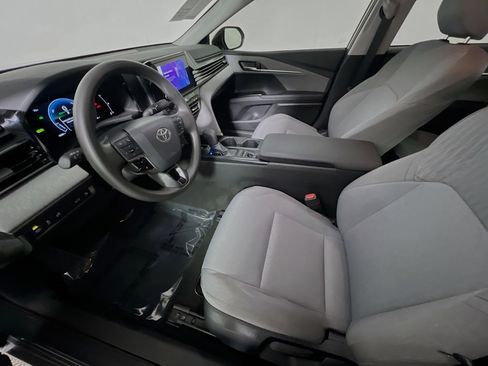 Used 2025 Toyota Camry LE FWD image 15