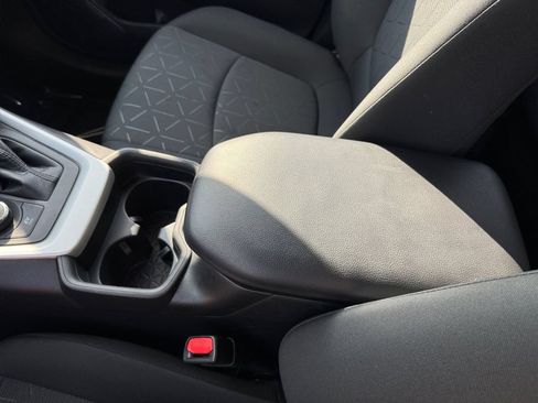Used 2021 Toyota RAV4 XLE AWD/4WD image 27