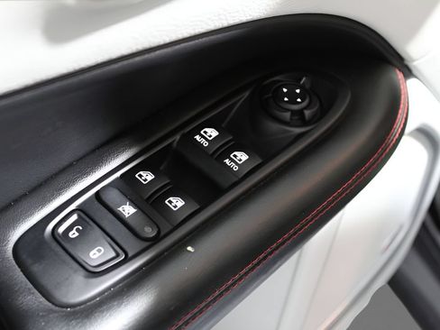 Used 2018 Jeep Compass Limited w/ Navigation Group AWD/4WD image 9