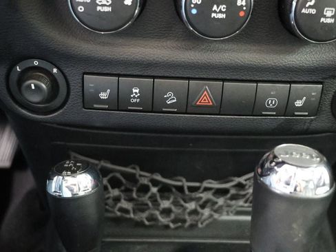 Used 2014 Jeep Wrangler Rubicon w/ Power Convenience Group image 25