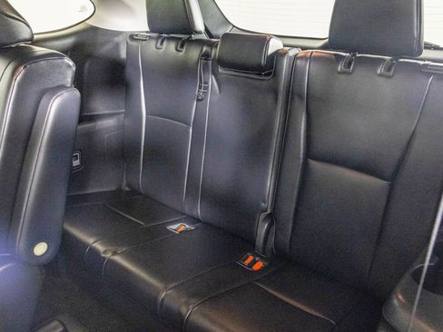 Used 2023 Toyota Highlander XLE image 32