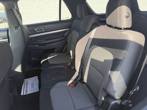 Used 2018 Ford Explorer XLT image 17