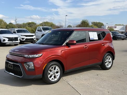 Used 2022 Kia Soul LX w/ Technology Package image 3