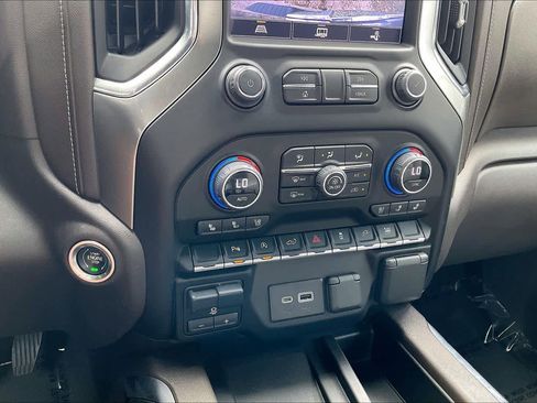 Used 2022 Chevrolet Silverado 1500 LTZ w/ LTZ Convenience Package II AWD/4WD image 31
