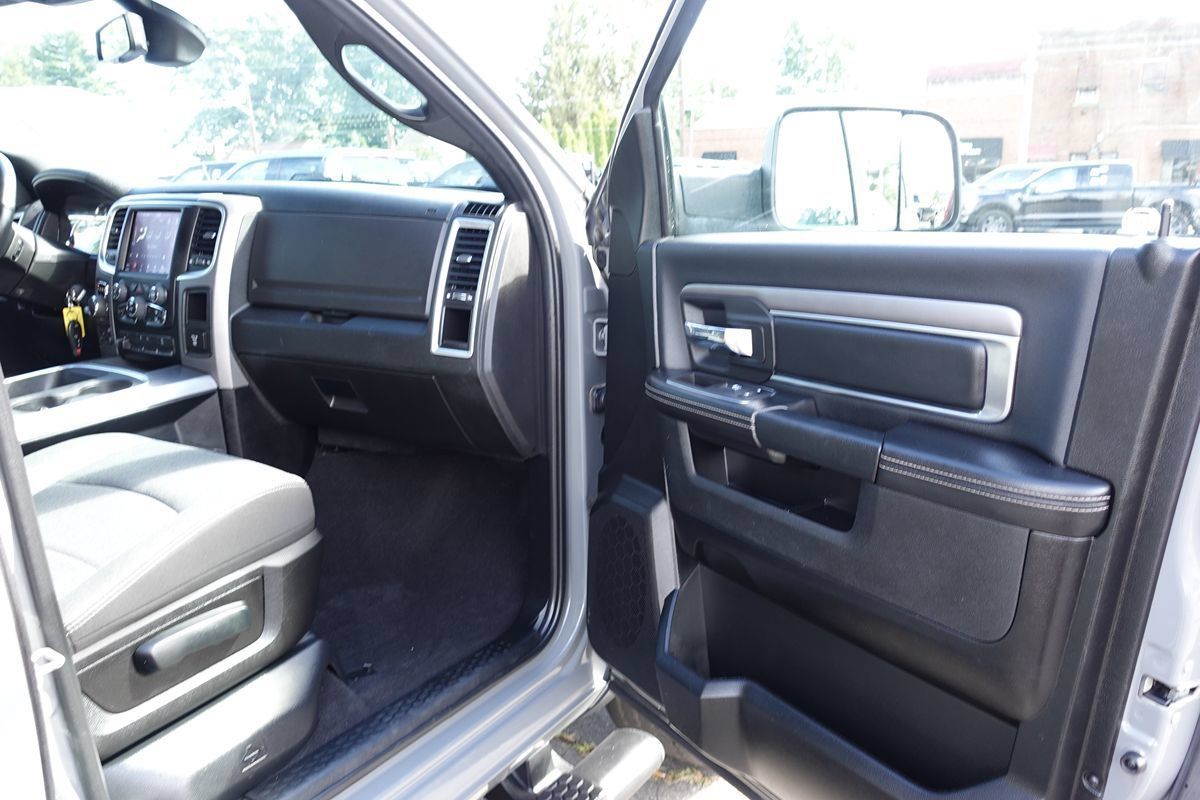 Used 2022 RAM 1500 Warlock w/ Ceramic Grey Warlock Package AWD/4WD image 38