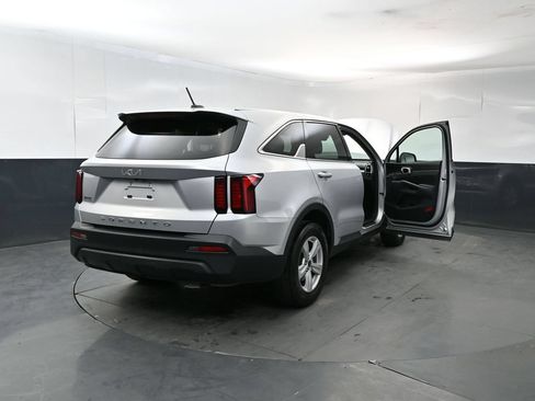 Certified 2022 Kia Sorento LX FWD image 29