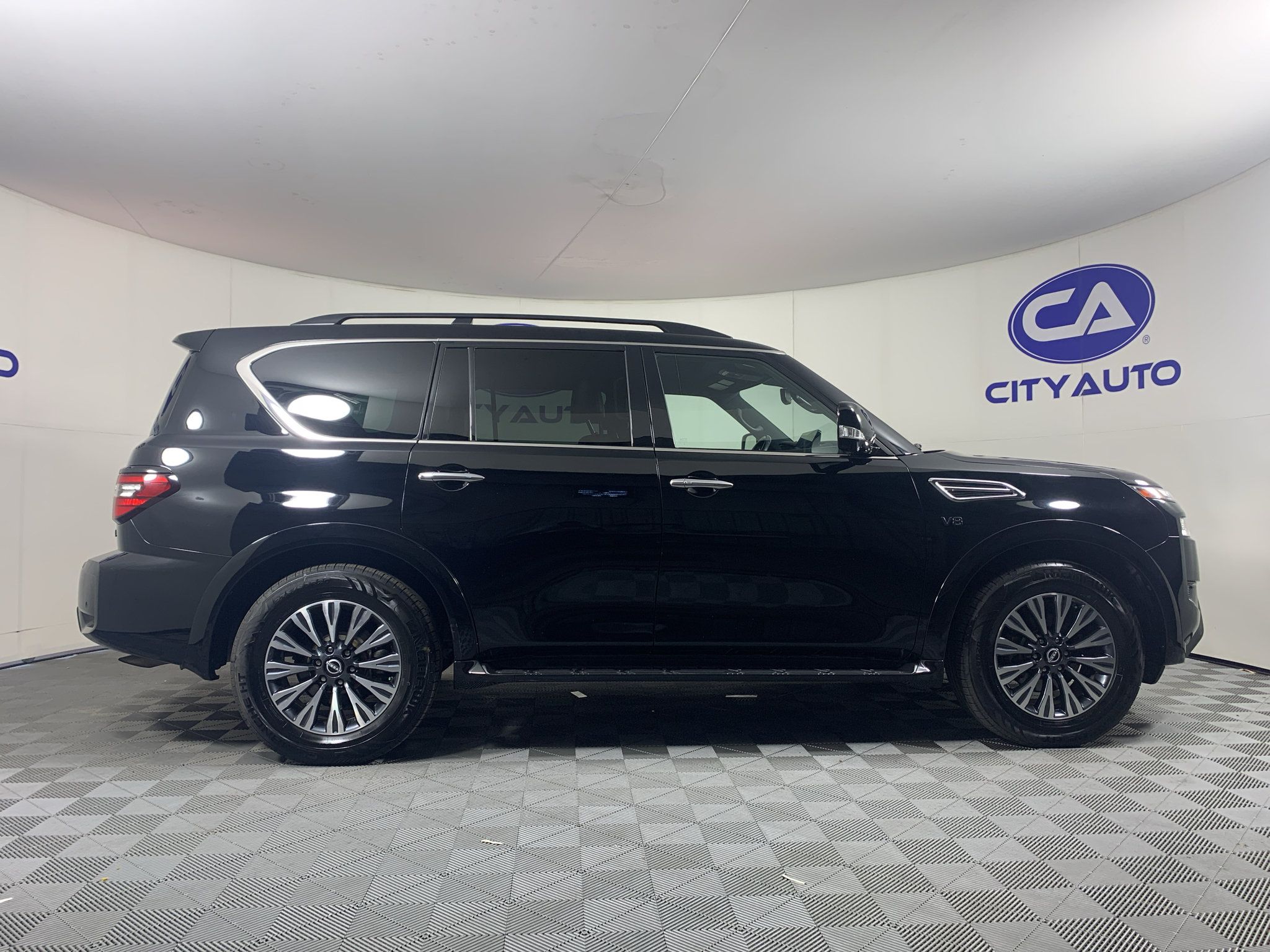 Used 2022 Nissan Armada SL w/ Midnight Edition Package RWD image 2