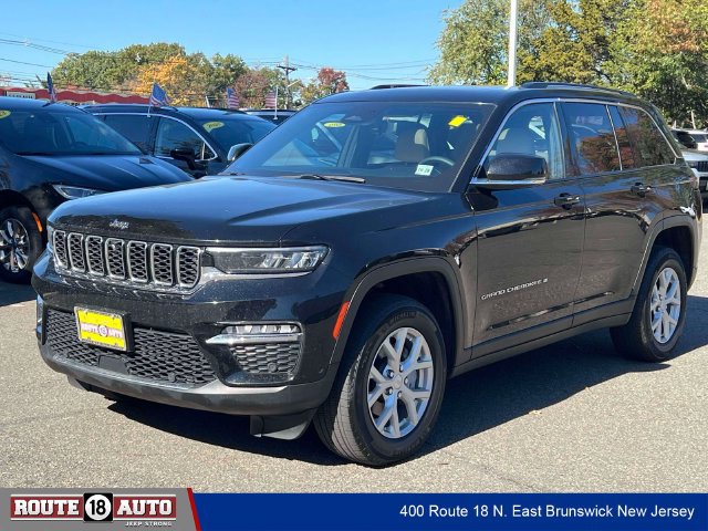 Used 2023 Jeep Grand Cherokee Limited w/ Luxury Tech Group II AWD/4WD image 2