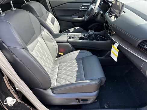 New 2026 Nissan Rogue Platinum w/ Platinum Premium Package image 11