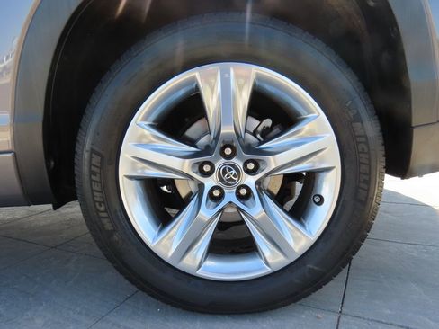 Used 2016 Toyota Highlander Limited image 31