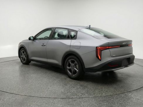 Used 2025 Kia K4 LXS image 6