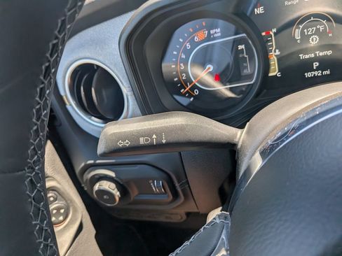 Used 2026 Jeep Wrangler Unlimited Sahara AWD/4WD image 30