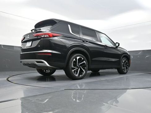 Used 2023 Mitsubishi Outlander SE image 25
