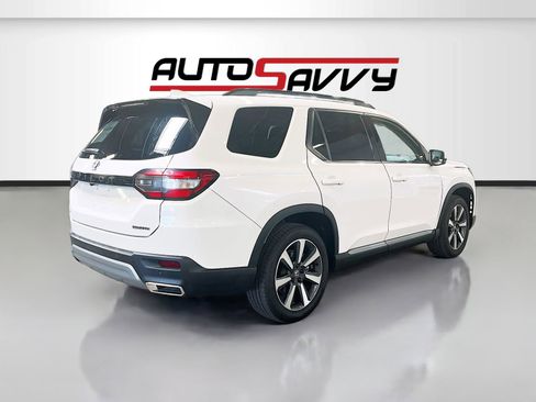 Used 2023 Honda Pilot Touring image 7