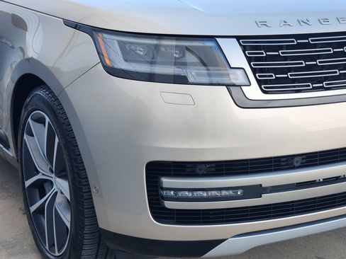 Used 2024 Land Rover Range Rover Long Wheelbase SE image 8