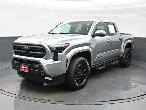 Used 2025 Toyota Tacoma SR5 AWD/4WD image 2