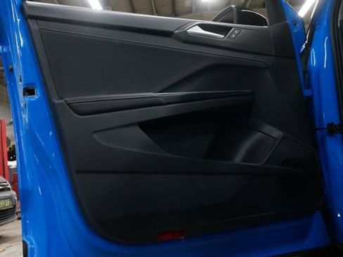 Certified 2025 Volkswagen Taos SE image 31