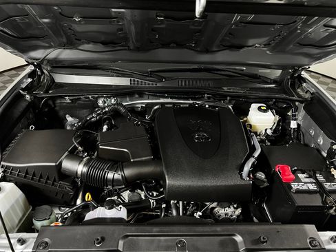 Certified 2023 Toyota Tacoma TRD Off-Road AWD/4WD image 9