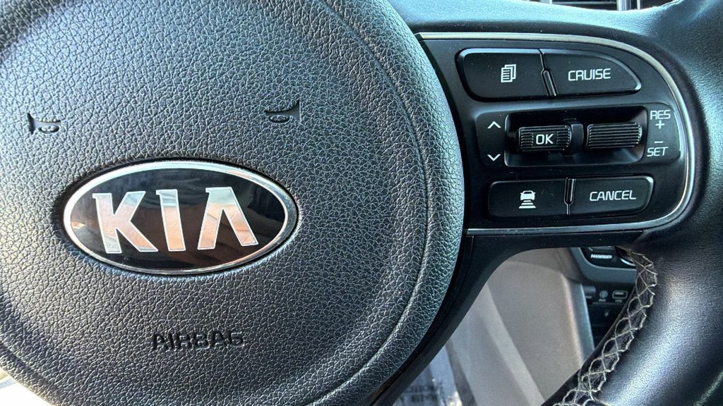 Used 2017 Kia Niro Touring w/ Advanced Technology Package FWD image 20