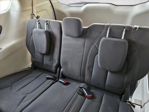 Used 2018 Chrysler Pacifica LX image 25