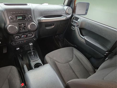 Used 2018 Jeep Wrangler Unlimited Sport image 12