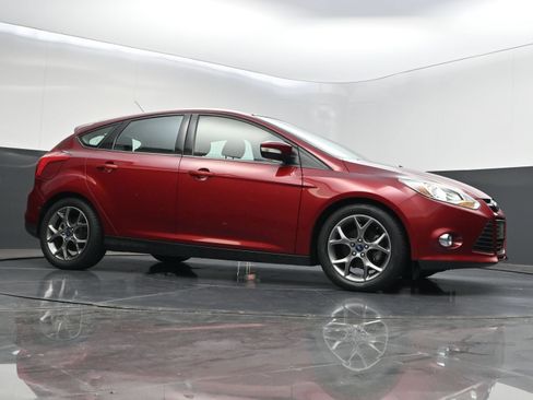 Used 2014 Ford Focus SE w/ Equipment Group 201A FWD image 40