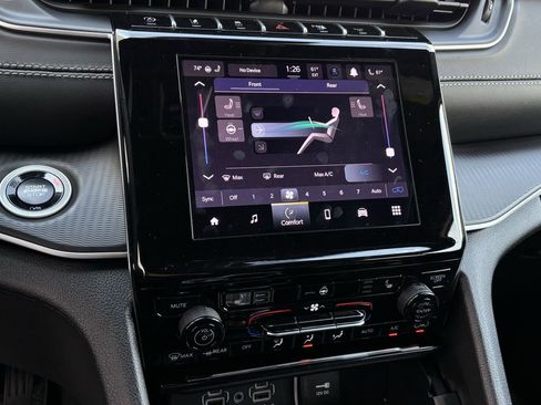 New 2025 Jeep Grand Cherokee L Altitude image 15