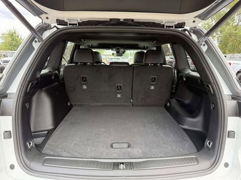 New 2025 Jeep Grand Cherokee Altitude AWD/4WD image 33