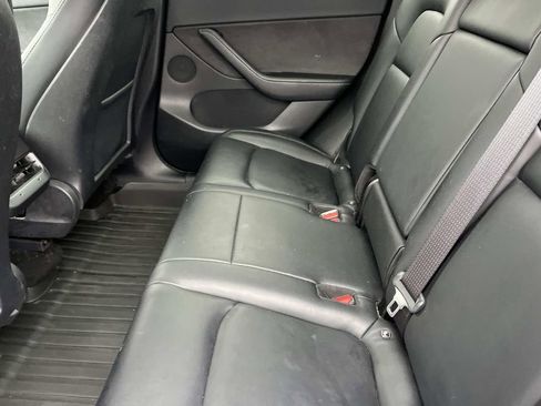 Used 2021 Tesla Model Y Long Range image 16