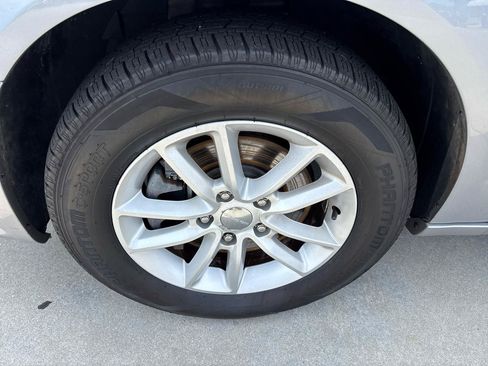 Used 2018 Dodge Grand Caravan SXT FWD image 11