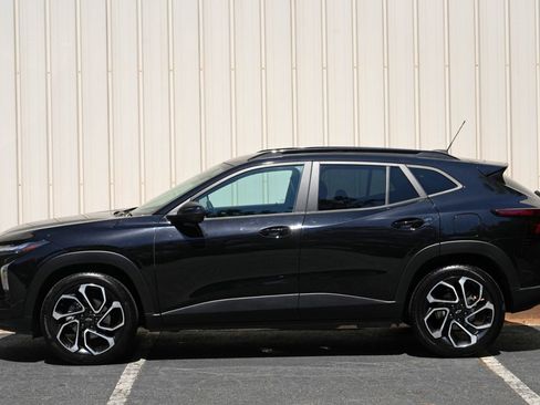 Used 2025 Chevrolet Trax RS FWD image 45