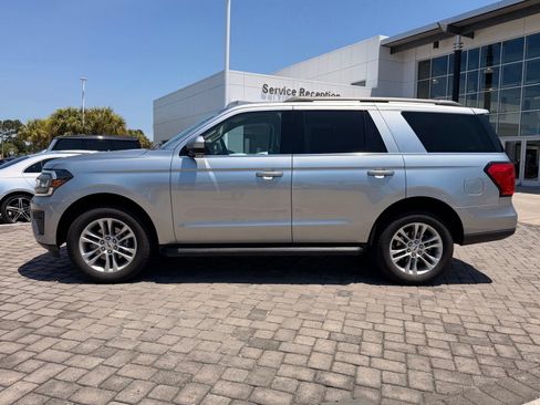 Used 2024 Ford Expedition XLT RWD image 12