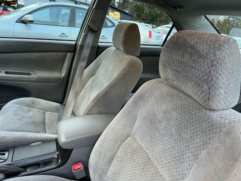 Used 2004 Toyota Camry LE image 10