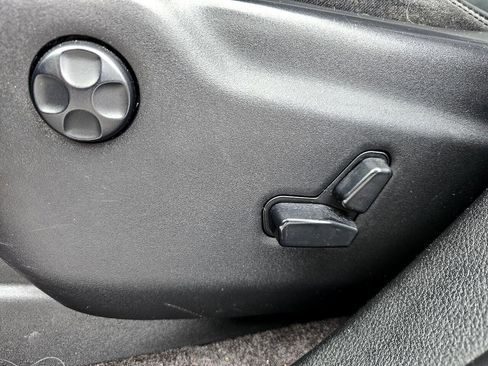 Used 2018 Jeep Grand Cherokee Limited image 9