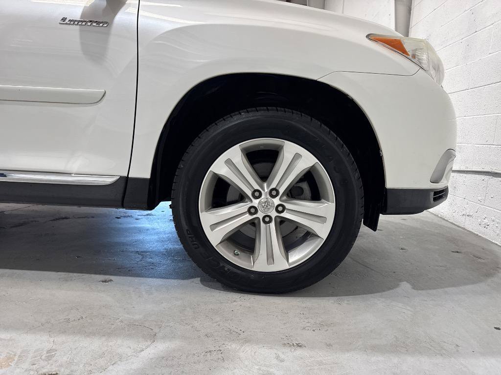 Used 2013 Toyota Highlander Limited AWD/4WD image 69