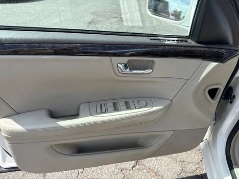 Used 2010 Cadillac DTS FWD image 24