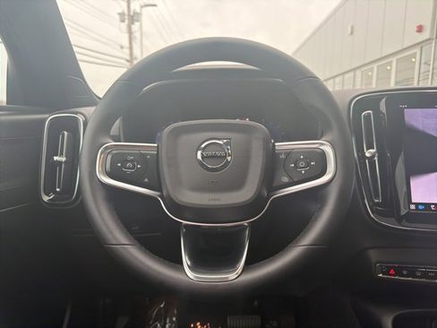 Certified 2025 Volvo XC40 B5 Plus image 18