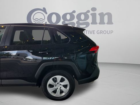 Used 2025 Toyota RAV4 LE FWD image 31