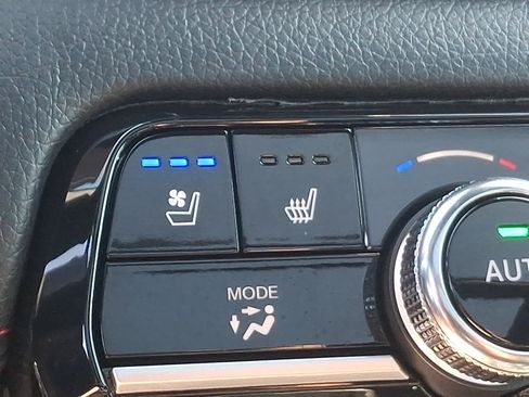 Used 2025 Honda Pilot Black Edition image 23