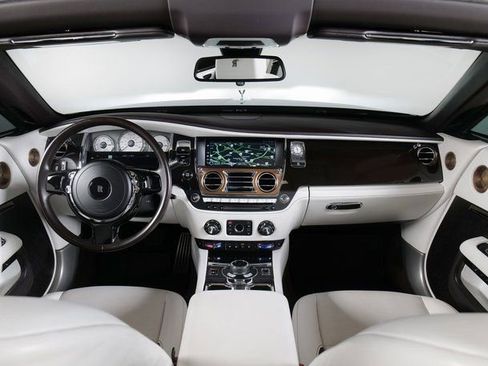 Used 2018 Rolls-Royce Dawn image 4