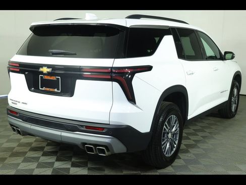 Used 2025 Chevrolet Traverse LT AWD/4WD image 38