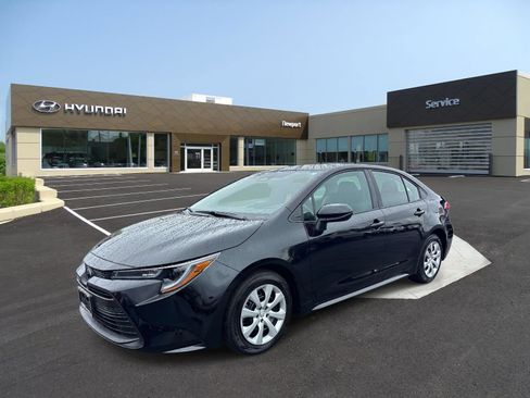 Used 2025 Toyota Corolla LE FWD image 1