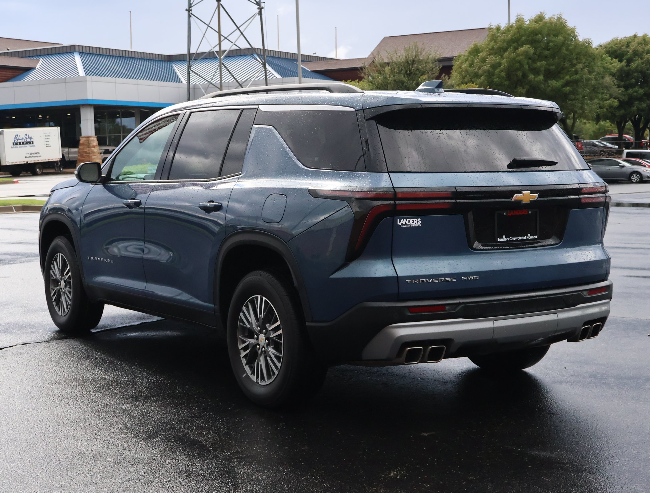Used 2025 Chevrolet Traverse LT AWD/4WD image 7