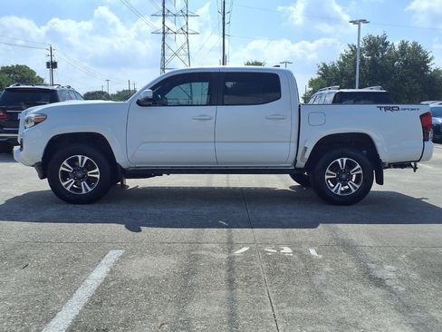 Used 2018 Toyota Tacoma TRD Sport w/ Technology Package RWD image 22