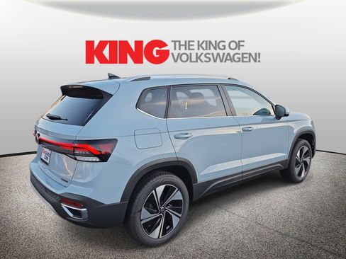 New 2026 Volkswagen Taos SE image 3